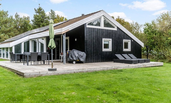 Houstrup House | Stunning home in Nørre Nebel with sauna