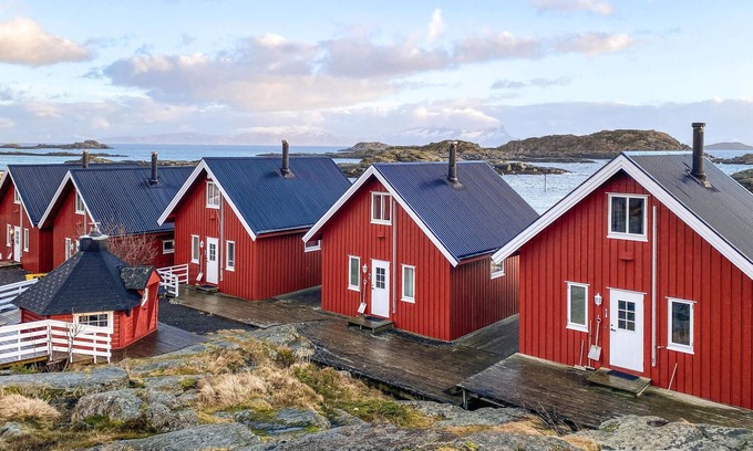 Offersøy House | Stunning home in Offersøy with sauna