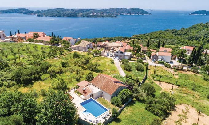 Orasac House | Stunning home in Orasac with WiFi