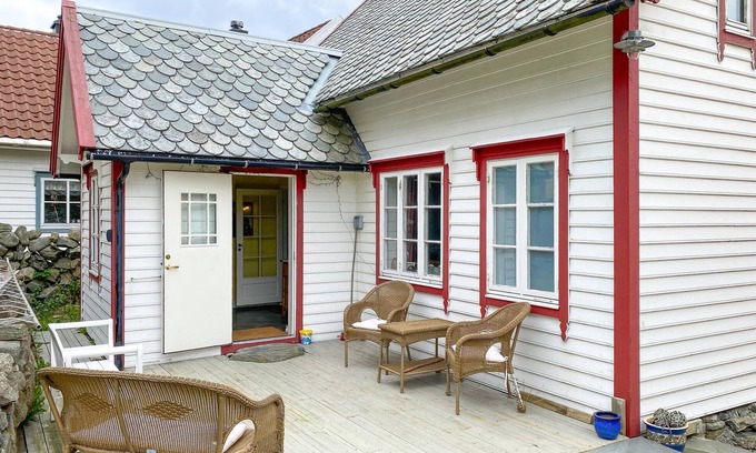 Heroy House | Stunning home in Runde with WiFi
