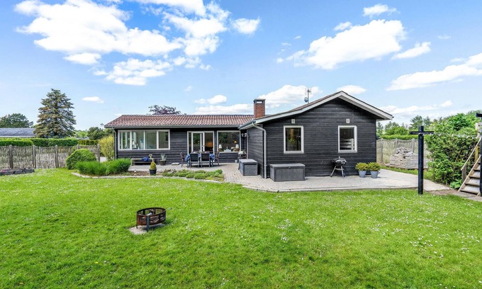 Frolunde House | Stunning home in Slagelse with kitchen