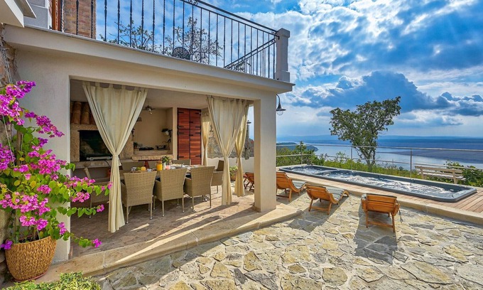 Smrika House | Stunning home in Smrika