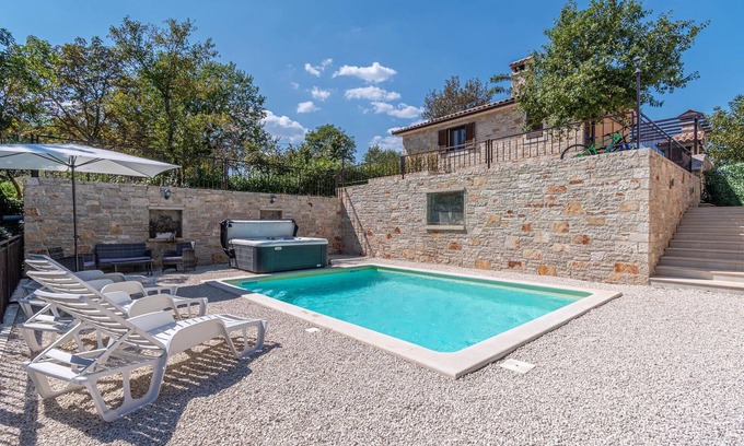 Rojnici House | Stunning home in Trosti