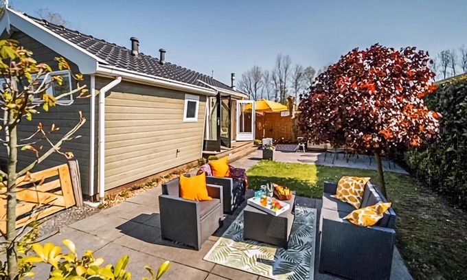 Tzummarum House | Stunning home in Tzummarum with WiFi