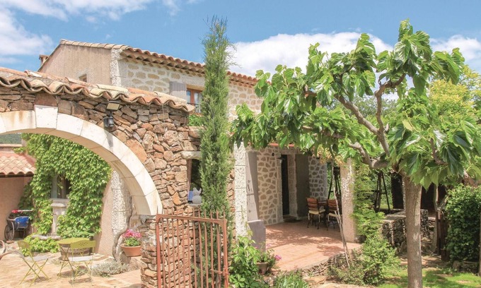 Vinezac House | Stunning home in Vinezac