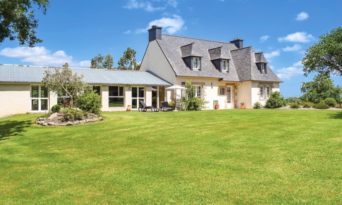 Quemper-Guezennec House | Stunning home in Yvias with sauna