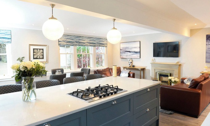 St. Andrews House | Stunning house (sleeps 5) in the heart of St. Andrews with private parking