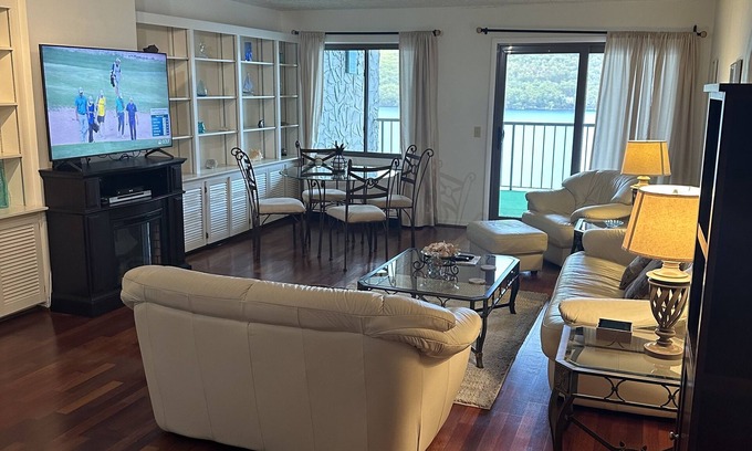 Holcomb Condo | Stunning Lake View Studio with Private Beach!