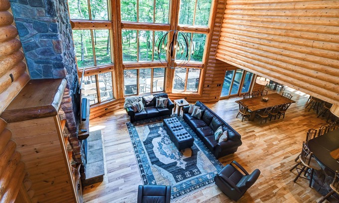 Mauston House | Stunning Lakefront Lodge On Castle Rock Lake! Perfect for Families or Retreats!