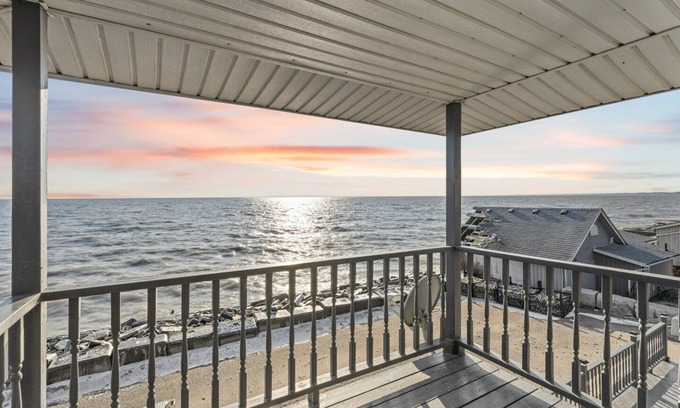 Harwich House | Stunning Lakeview cottage perfect for a getaway