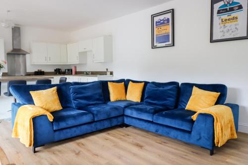 Harrogate House | Stunning Lodge with Hot Tub on Private Lake