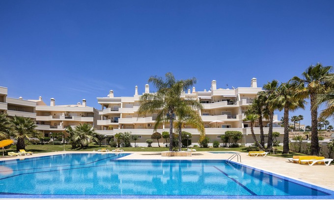 Sesmarias Apartment | Stunning Luxury Apartment in Fabulous Location Close to Beaches - Vila Rosal CN