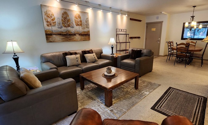 Downtown Park City Condo | Stunning! Main St/Town Lift/Hot Tubs/Parking