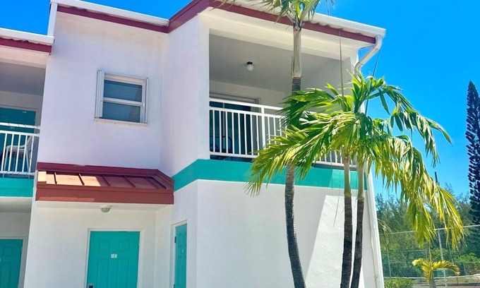 South Bimini House | Stunning Marina-Front Townhome in South Bimini: Steps to pristine beaches