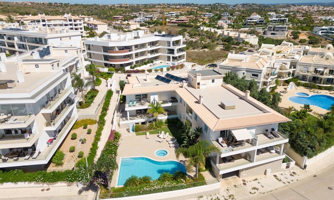 Porto de Mos Apartment | Stunning modern apartment [85]