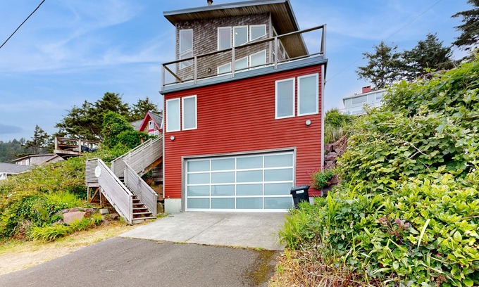 Oceanside House | Stunning & Modern Oceanview Home - 1.5 Blocks from the Beach