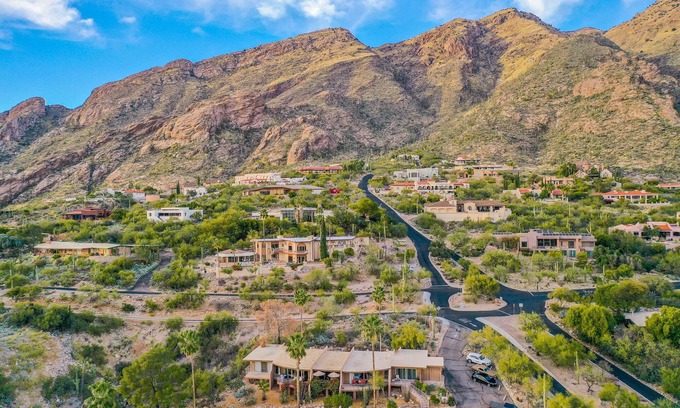 Mission Hills Townhomes Apartment | Stunning Mountain & City Views!