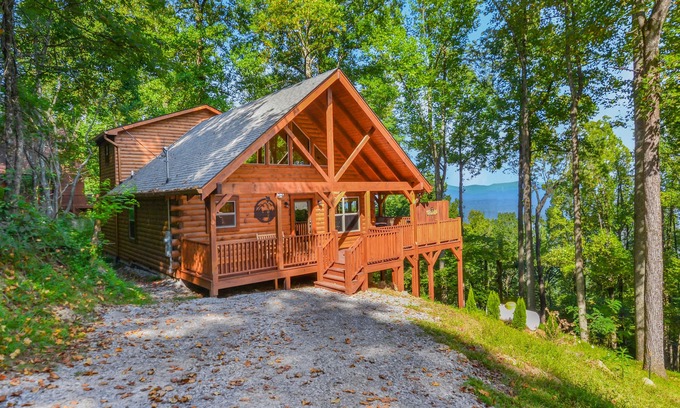 Walnut Mountain Cabin | Stunning Mountain View With Hot tub & Game Room. Indoor/Outdoor Fireplace