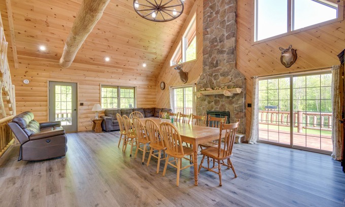 North Rose Cabin | Stunning North Rose Retreat w/Fishing Pond!