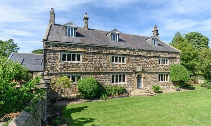 Ovingham House | Stunning Northumberland 10 Bed House with Hot Tub
