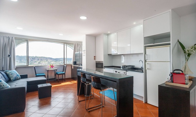 Costa de Caparica Apartment | Stunning Ocean View & Easy Access to Lisbon&Beach