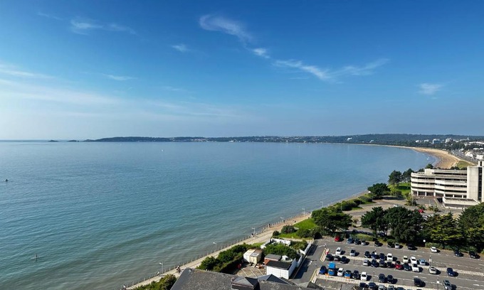 Castle Apartment | Stunning Ocean & City View APT
