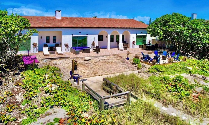 Cocoa Beach Villa | ⭐️⭐️Stunning Ocean front Villa. 7 Bedrooms 2 kitchen private Pool In-law suite 5⭐️⭐️