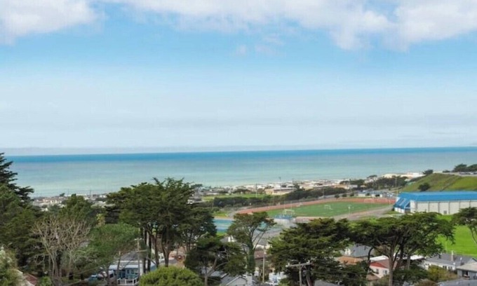 Sharp Park Villa | Stunning Ocean Mountain View Near SF+Beach 3 Suite