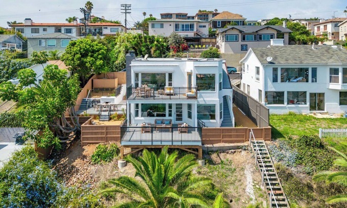 Fort MacArthur House | Stunning Ocean View Spanish House Sleep 12 Comfy