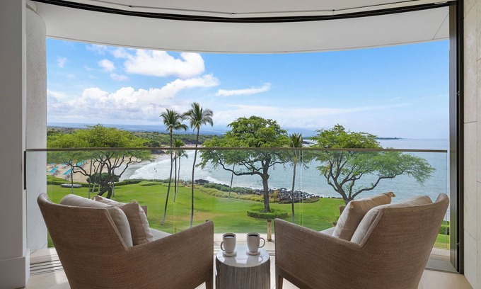 Kamuela Condo | Stunning Oceanfront Penthouse - Steps from Beach