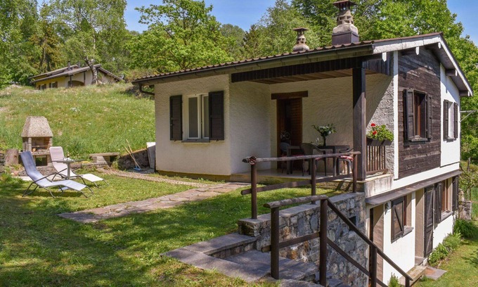 Monteceneri House | Stunning private villa for 5 guests with WIFI, TV, patio, pets allowed and panoramic view