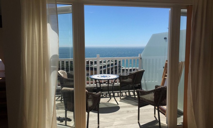 Boscombe Apartment | Stunning Penthouse - 2 bed-2 Bath Apartment - Off Street Parking-Great Sea Views
