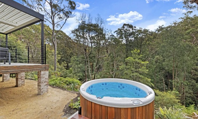 Galston House | Stunning Peaceful Holiday Haven set on acreage with nearby Waterfall and Jacuzzi