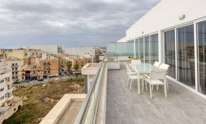 Qawra Apartment | Stunning Penthouse with Private Terrace in Qawra