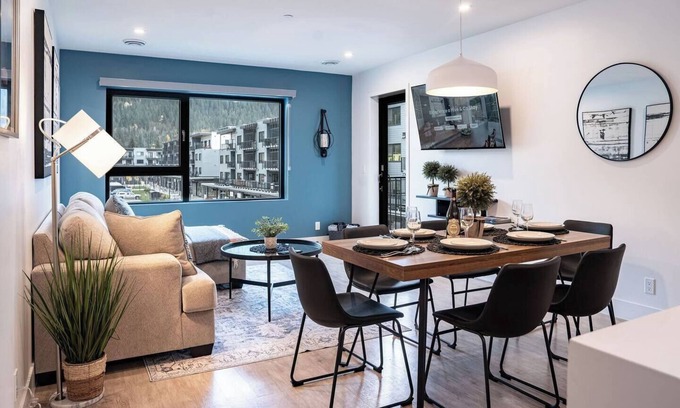 Revelstoke Condo | Stunning Pet-Friendly Condo with Expansive Mountain Views