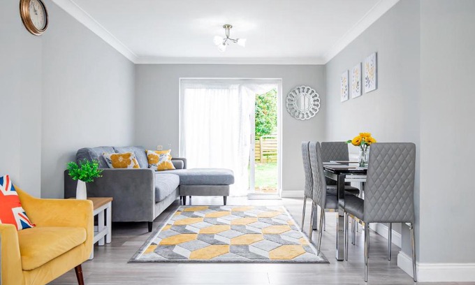 Bray on Thames House | Stunning Place, close to Windsor & Heathrow & Private Parking