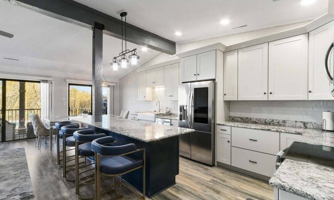 Fontana-on-Geneva Lake Condo | Stunning Pool View Condo at Abbey Villa |Gas Fireplace |Deck |Walk to Beach & Restaurants