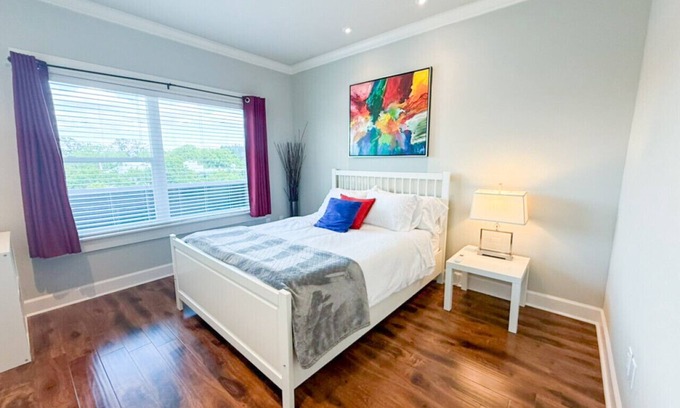 Lair Hill Condo | Stunning Portland Condo: Parking, River & Dining