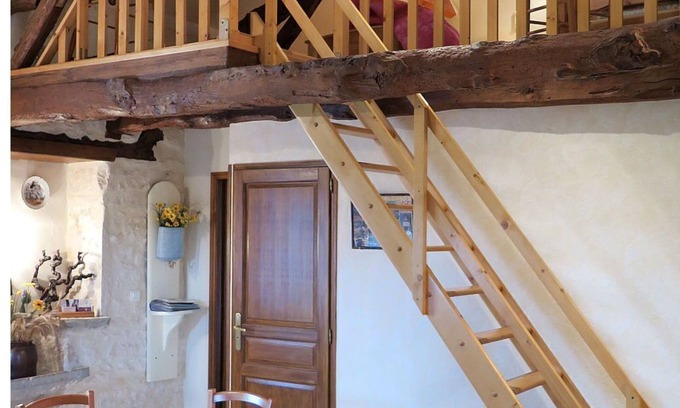 Lalbenque Villa | Stunning private villa for 4 people with TV, terrace, pets allowed and parking