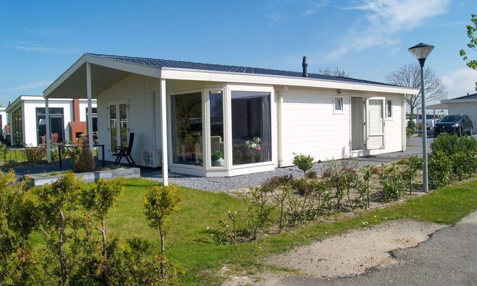 West-Graftdijk House | Stunning private villa for 6 guests with WIFI, TV, terrace and parking