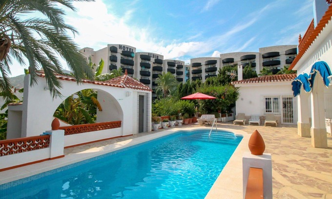 L'Alfas del Pi House | Stunning private villa for 8 guests with WIFI, private pool, A/C, TV and terrace