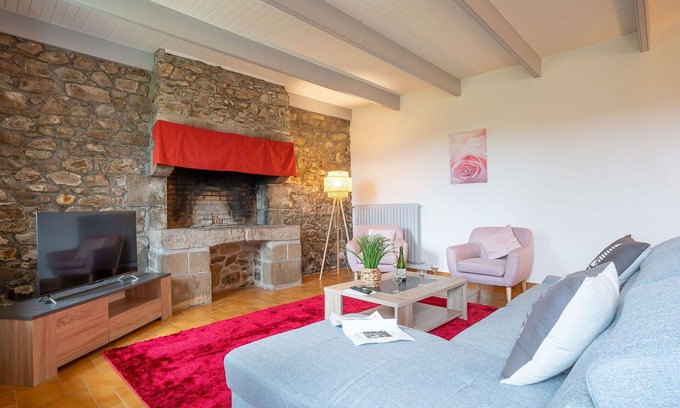 Plouzelambre Villa | Stunning private villa for 6 people with WIFI, TV, pets allowed and parking