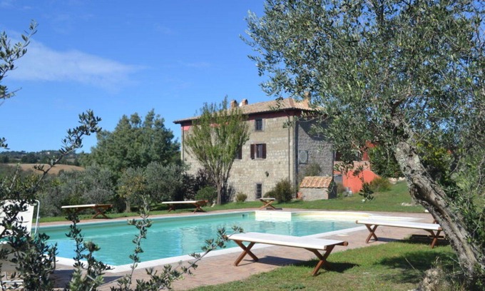 Montefiascone Villa | Stunning private villa for 18 people with WIFI, private pool, patio and pets allowed