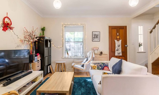 Norwood House | Stunning private room near to CBD with balcony