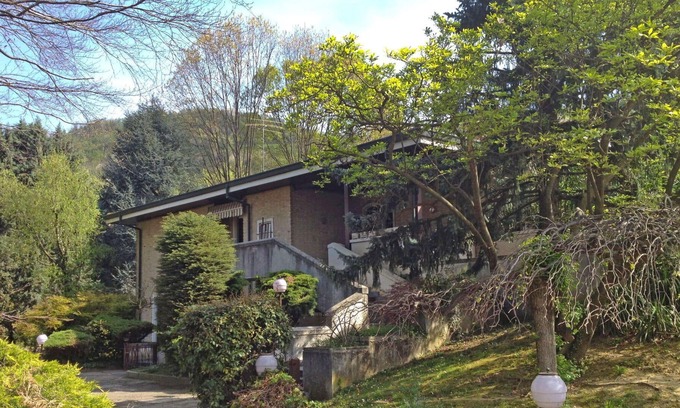 Villa d'Adda House | Stunning private villa for 8 guests with WIFI, TV, terrace, pets allowed and parking