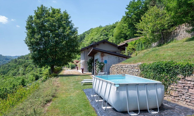 Bossolasco House | Stunning private villa for 6 guests with private pool, WIFI, TV, patio, pets allowed and parking