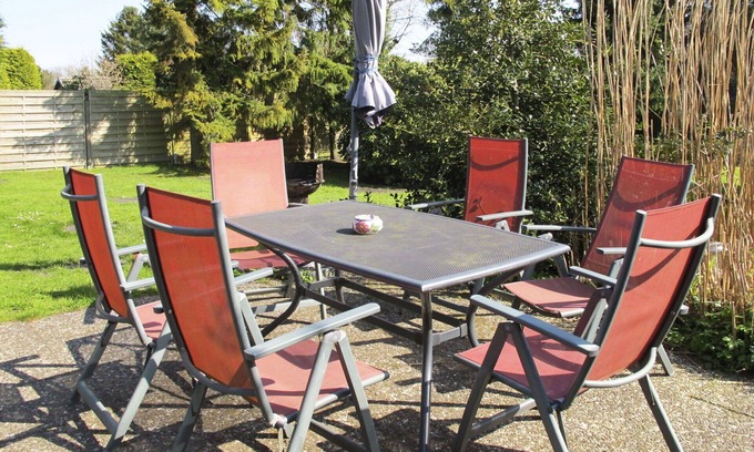 Jevenstedt House | Stunning private villa for 8 guests with WIFI, TV, terrace, pets allowed and parking
