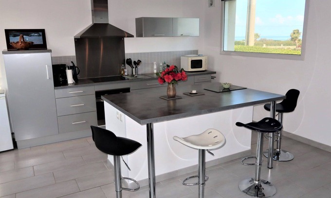 Cleder House | Stunning private villa for 6 guests with WIFI, TV and terrace