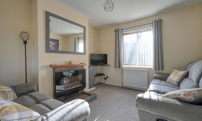 Marybank House | Stunning private villa for 4 people with WIFI, TV, patio and parking
