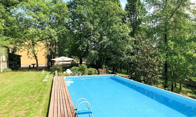Ferrere House | Stunning private villa for 12 people with WIFI, private pool, TV, terrace, pets allowed and park.